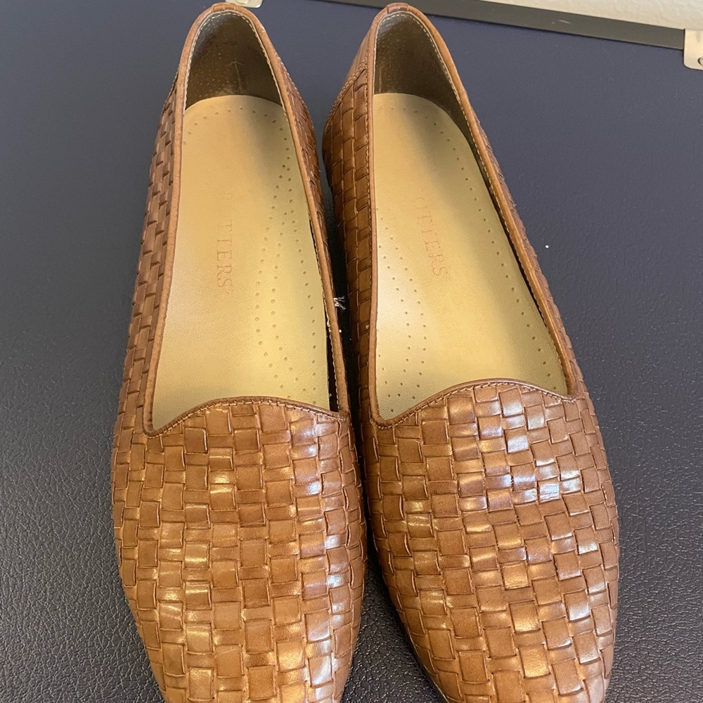 Trotters womens Liz ballet Flats Size 8 
Stylish Brown Woven Women's Loafers